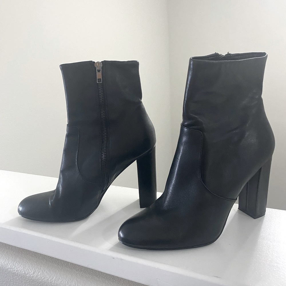 Steve Madden Editor Dress booties